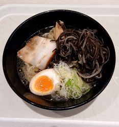 「塩らーめん・キクラゲトッピング」@拉麺屋ごっつお 神楽の写真