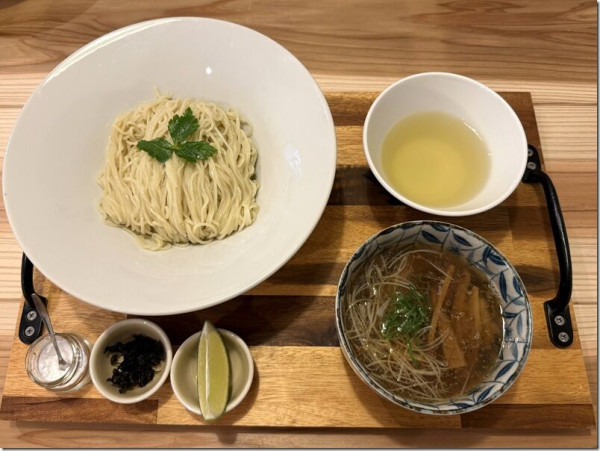 昆布水つけソバ 汐（900円）