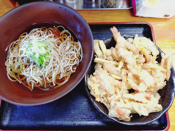 「大判えび天かき揚げそば（冷）　６８０円」@立ちそば にはちの写真