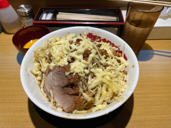 「ラーメン汁なし大(生卵+チーズ)」@ヤンナラヤロウヨの写真
