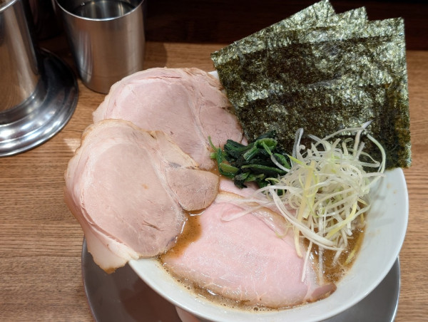 「限定ピリ辛魚介とんこつラーメン」@なま醤油とんこつ フルスイングの写真