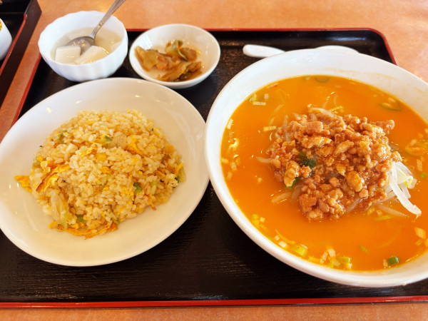 「担々麺+半チャーハン　850円」@珍彩楼の写真