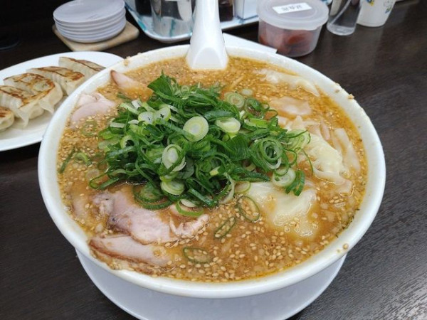 「味噌ラーメン（ワンタントッピング）」@来来亭 槇島店の写真