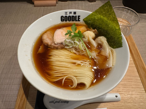 「鶏醤油ラーメン+ワンタン(肉、海老1個ずつ)」@江戸麺 GOODLEの写真