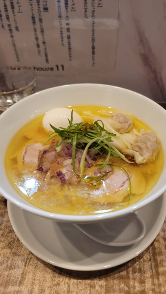 「特製中華そば塩」@noodle house 11の写真