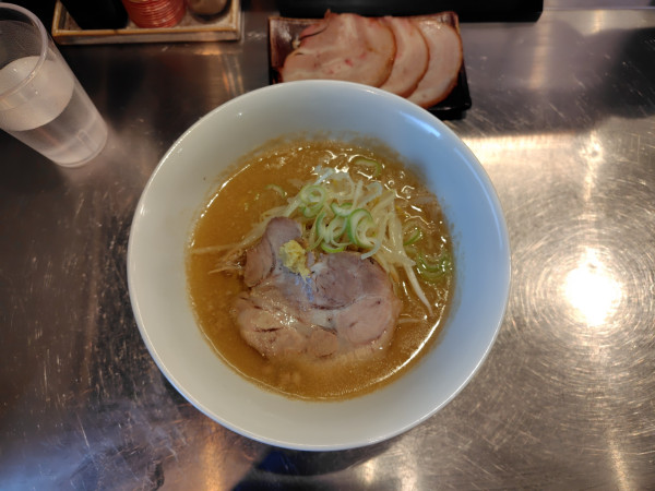 「味噌らぁ麺1100円（期間限定）、チャーシュー追加270円」@麺しかのの写真
