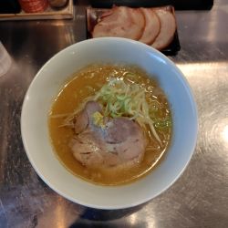 味噌らぁ麺1100円（期間限定）、チャーシュー追加270円