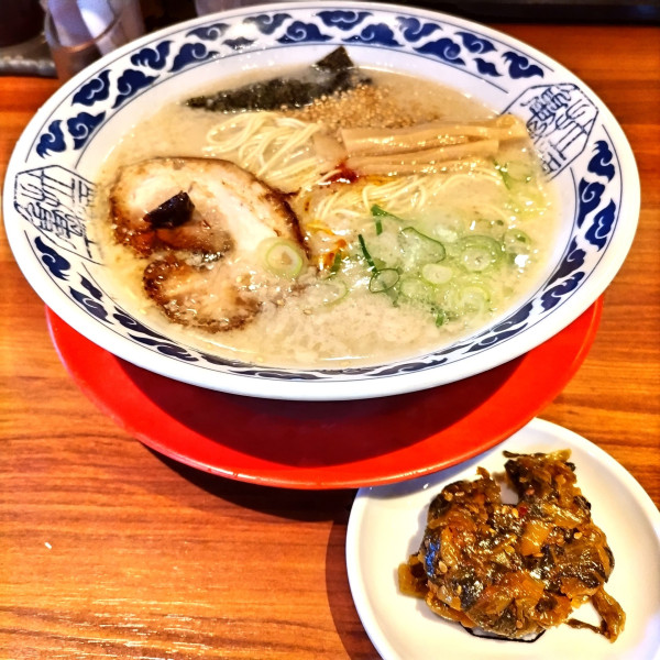 「昔味 白（￥850）＋高菜（￥150）」@九州ラーメン亀王 堂島店の写真