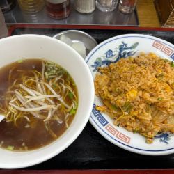 キムチチャーハンと半ラーメン