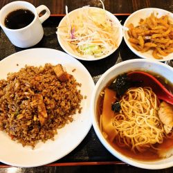 チャーハン＋半ラーメン＋ザーサイ