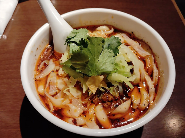 「酸辣刀削麺　　　950円」@XI`AN 虎ノ門店の写真