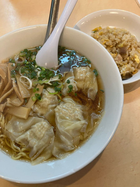 「ワンタン麺+ミニチャーハン　900円」@らーめん どさん子 葛西駅店の写真