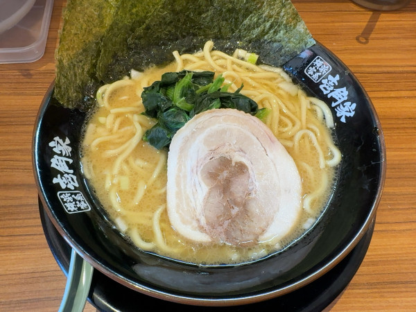 「醤油ラーメン　980円」@横浜家系ラーメン 壱角家 国領店の写真