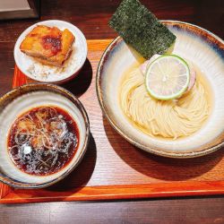 昆布水つけ麺＋角煮めし