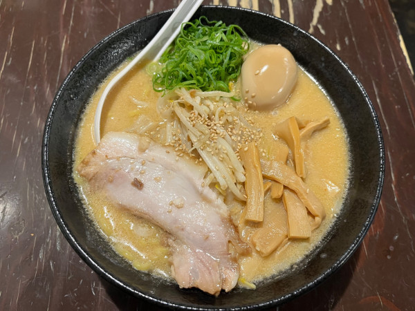 「味玉味噌ラーメン＋大盛り」@らあめん がんてつ 札幌駅西口店の写真