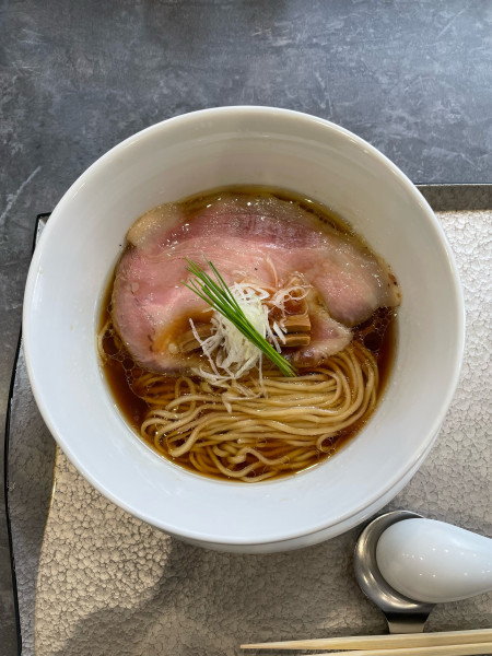 「中華蕎麦　醤油(1000円)」@宍道湖しじみ中華蕎麦 琥珀 池袋店の写真