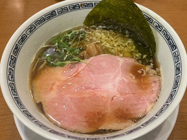 「醤油ラーメン(太麺)」@稲荷屋の写真