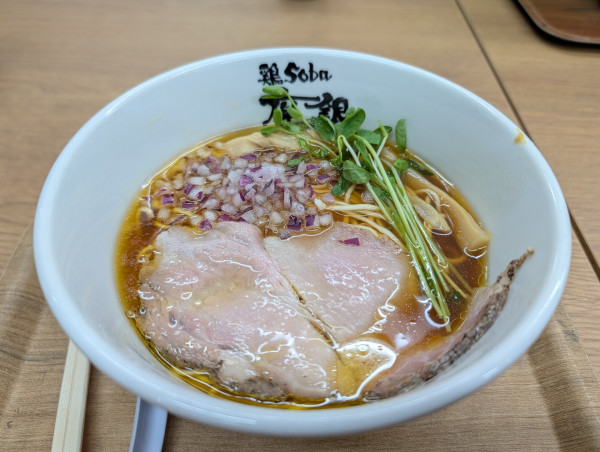 「芳醇鶏醤油らぁ麺（940円）」@鶏soba座銀 西宮名塩サービスエリア店の写真