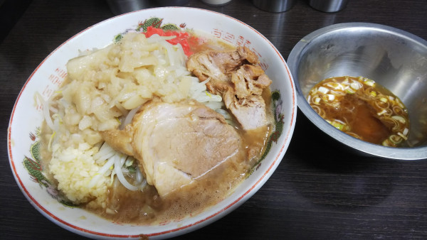 「ラーメン少なめすき焼き玉子」@ラーメン二郎 川越店の写真
