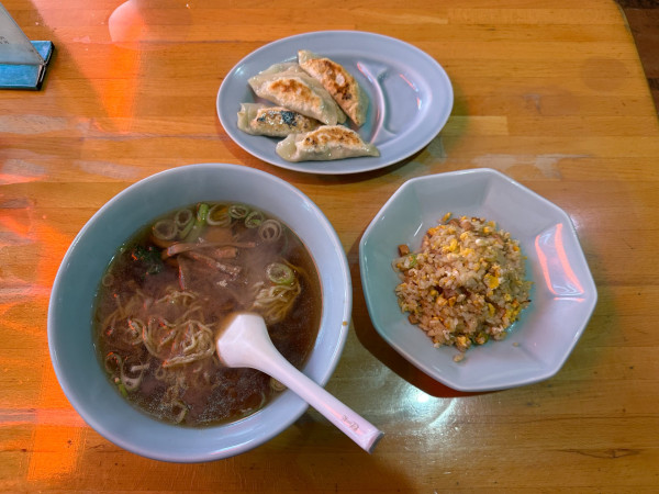 「半チャーハンセット（半チャーハン・ラーメン）+餃子」@華苑の写真