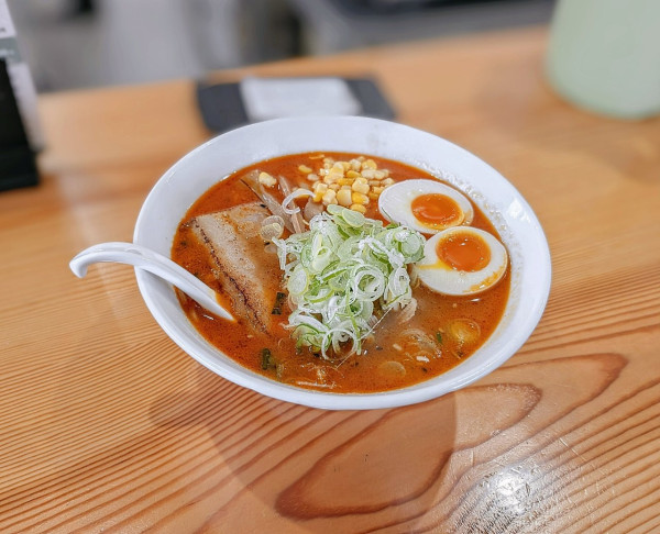 「辛味噌󠄀らーめん」@よなやの写真