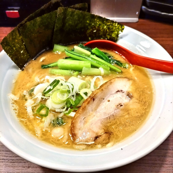 「醤油豚骨ラーメン（￥950）」@横浜家系ラーメン よこ家の写真