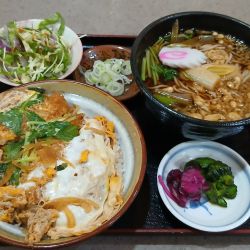 半たぬき蕎麦と半かつ丼セット 1200円