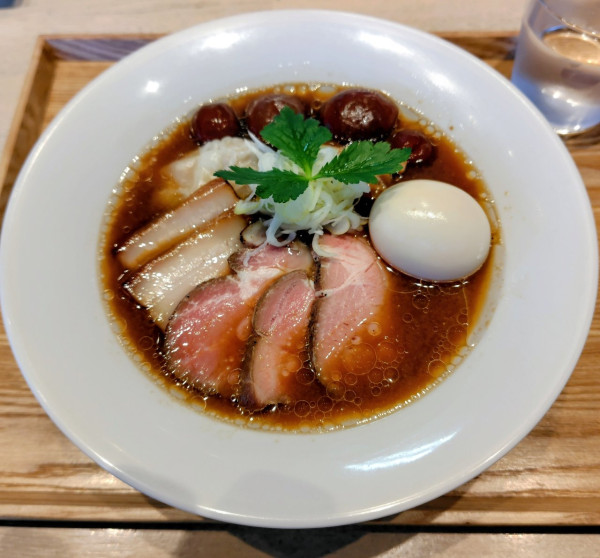 「【限定】赤だし中華蕎麦 1300円 特製変更 500円」@宍道湖しじみ中華蕎麦 琥珀 東京本店の写真