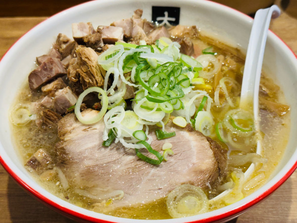 「塩らーめん 大盛 他 2,060円」@大島の写真