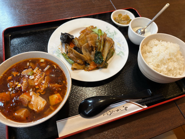 「豚肉白菜木耳の炒め（ﾊｰﾌ）と麻婆豆腐麺（ﾊｰﾌ）」@姜太公 曙橋店の写真