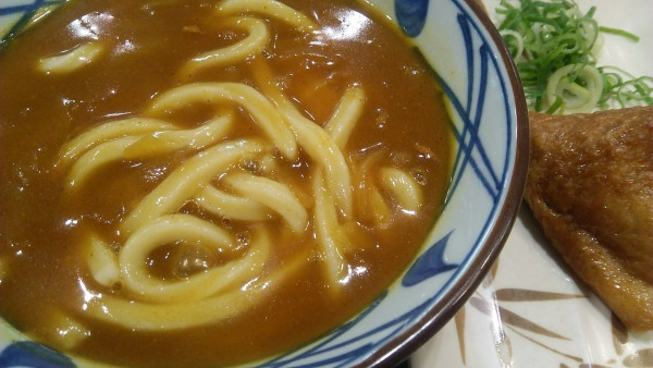「カレーうどん 並 640円＋いなり 150円」@丸亀製麺 東京ドームシティ店の写真