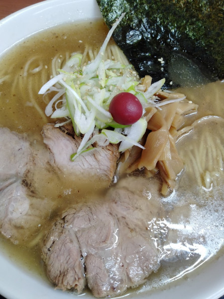 「しおらぁ麺」@肉煮干中華そば 鈴木ラーメン店の写真