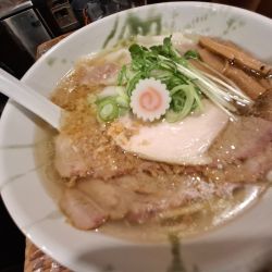 ワンタン入り塩ラーメン1300円