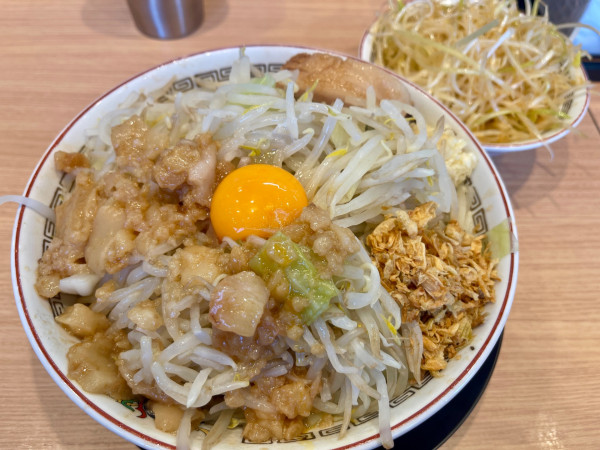 「小 汁なし  TP ネギ」@ラーメン豚山 与野本町店の写真