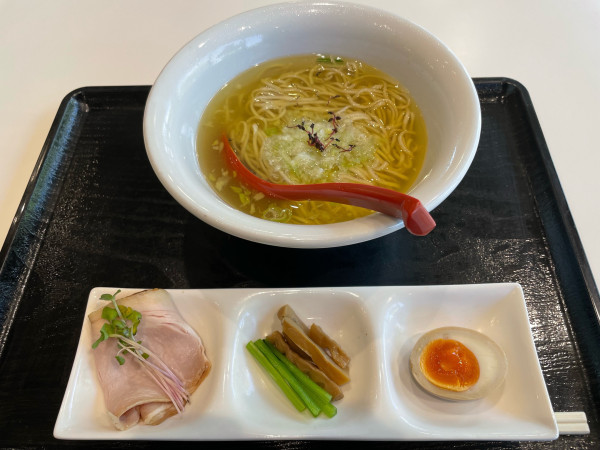 「旨味鶏のネギ塩ラーメン」@麺屋 燕 KADODE大井川店の写真