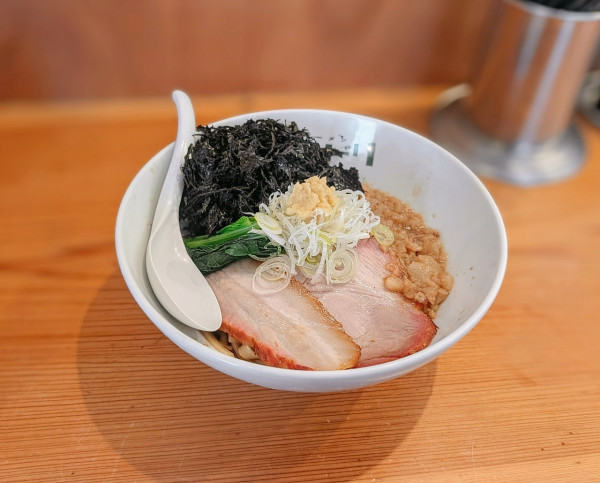 「背脂煮干しまぜそば【数量限定】」@ラーメン イロドリの写真