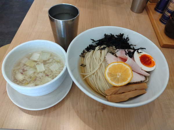 「【限定T】昆布水の牡蠣つけ麺¥1200-」@「七色の落書き」の写真