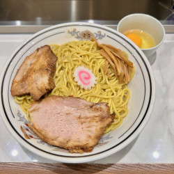 油そば(並)(580円)+生卵(120円)+チャーシュー(200円)