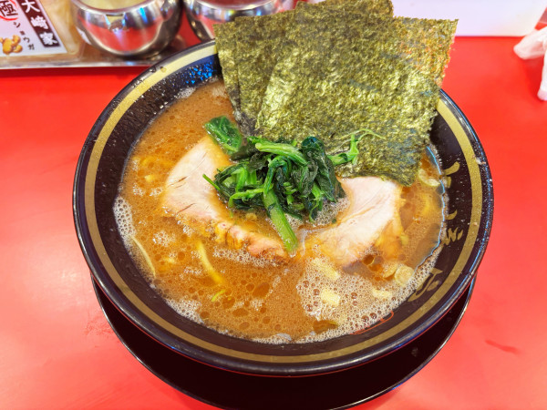 「ラーメン並　900円」@家系ラーメン大﨑家 末広町店の写真