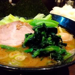 #醤油とんこつラーメン #850円 #キャベツ #100円 #ラ