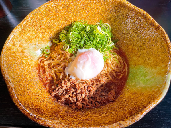 「汁なし担々麺（800円）、温泉たまご（100円）」@広島汁なし担担麺専門店 弘華の写真
