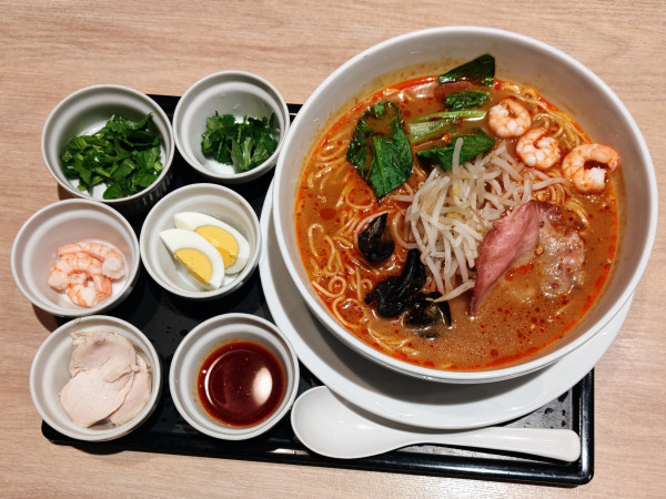 「麻辣湯麵 1298円 （+2辛＆TP多数）」@デニーズ 竜ヶ崎藤が丘店の写真