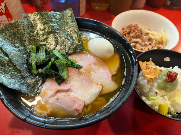 「中盛チャーシュー+くずれ+まぶし ライス ¥1,510」@家系総本山 ラーメン吉村家の写真