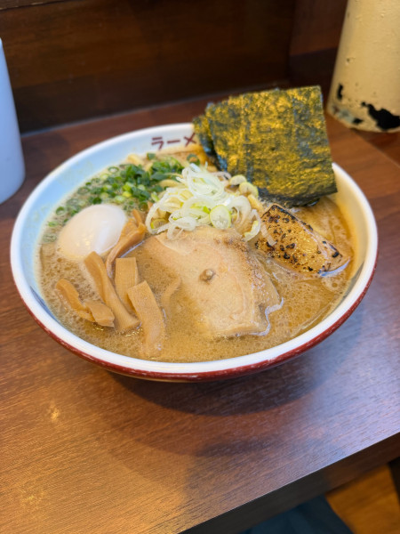 「濃厚豚骨醤油ラーメン 1200円」@ラーメン みなもと屋の写真