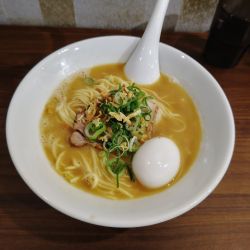 鶏白湯そば(930円)