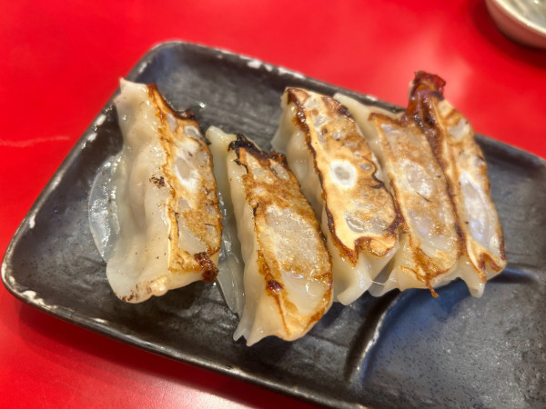 「濃厚肉汁餃子　255円」@中華食堂 一番館 新大久保店の写真