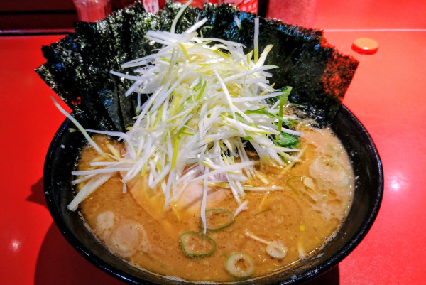 「ラーメン(麺硬め･味濃いめ)+海苔･下仁田葱」@厚木家の写真