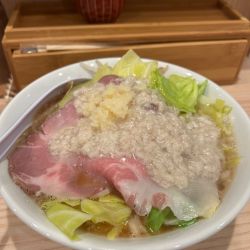 たっぷり野菜の背脂中華そば