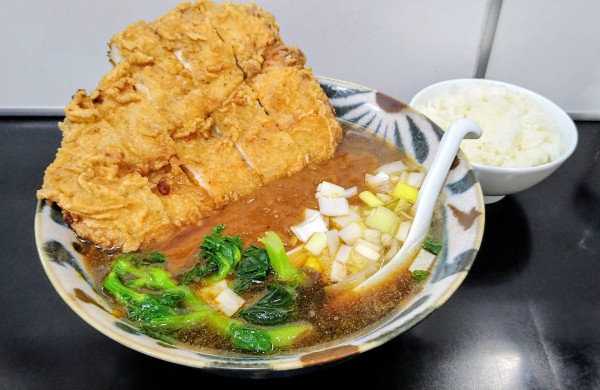 「【限定】揚チキンカレーめん＋ライス」@自家製麺SHINの写真
