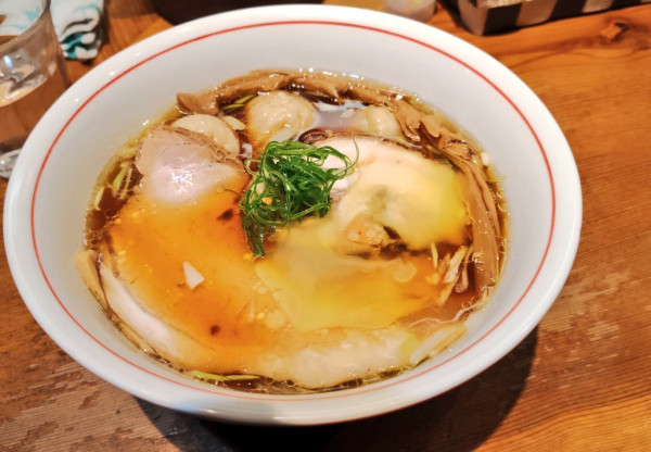 「醤油ワンタンメン」@ラーメン屋 トイ・ボックスの写真
